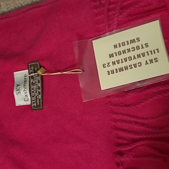 Sky Cashmere Pink Virgin Wool Scarf - Picture 3 of 3